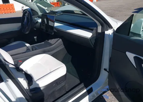 2021 Tesla Model Y Long Range Dual Motor All-Wheel Drive from USA, damaged, VIN 5YJYGDEEXMF179424